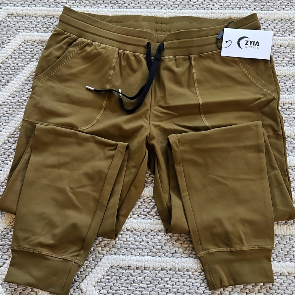 ZYIA Jogger